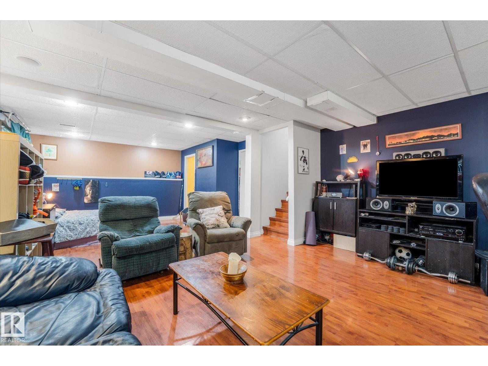 4627 10A AV NW - 26
