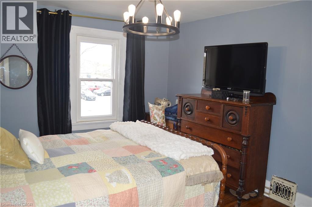 73 TALBOT Street S - 27