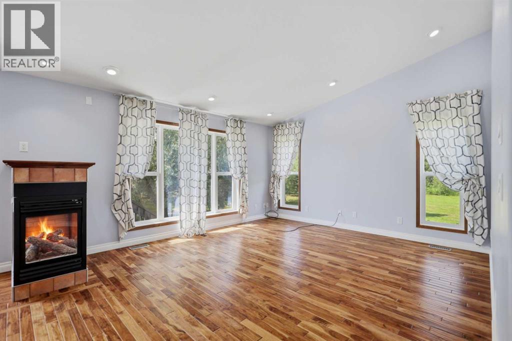 253037 Township Road 432 - 8