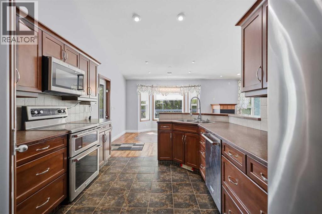 253037 Township Road 432 - 3