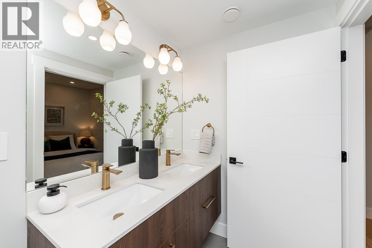 3 Bed, 2 Bath House for Sale in Vancouver – 2 676 E 22ND AVENUE, Vancouver – MLS# R3148160 - Image 20
