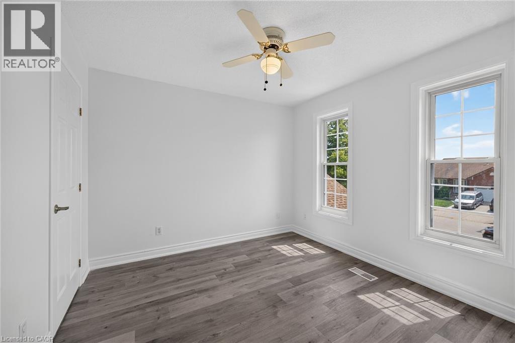 21 SPRINGGARDEN Crescent - 25