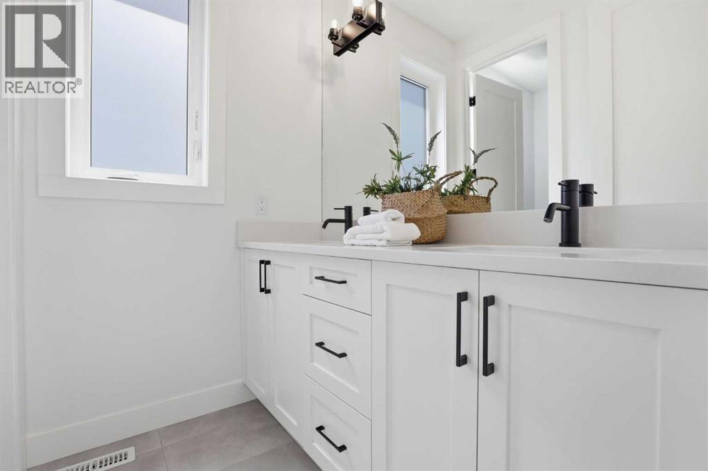2635 34 Street SW - 25