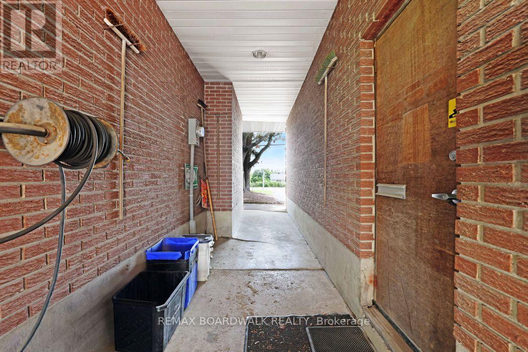 2043 CARP ROAD - Image 33