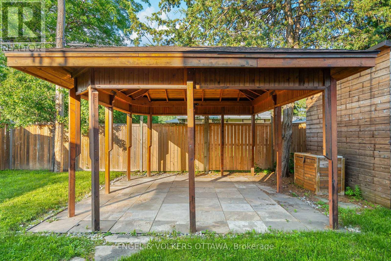 977 BLYTHDALE ROAD - 37