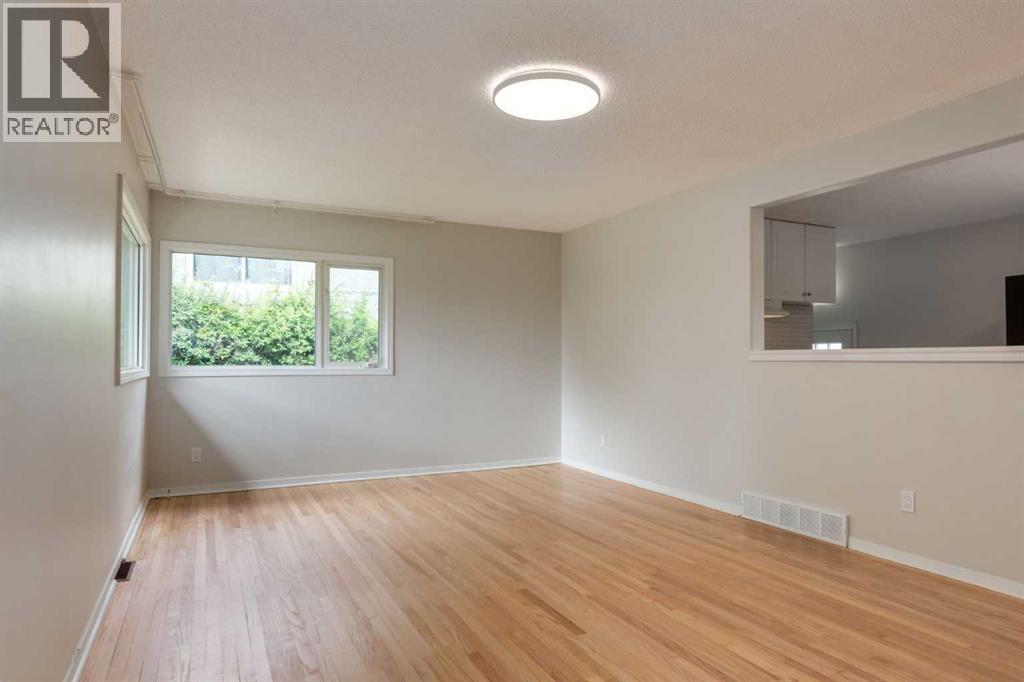 8 Hazelwood Crescent SW - 6