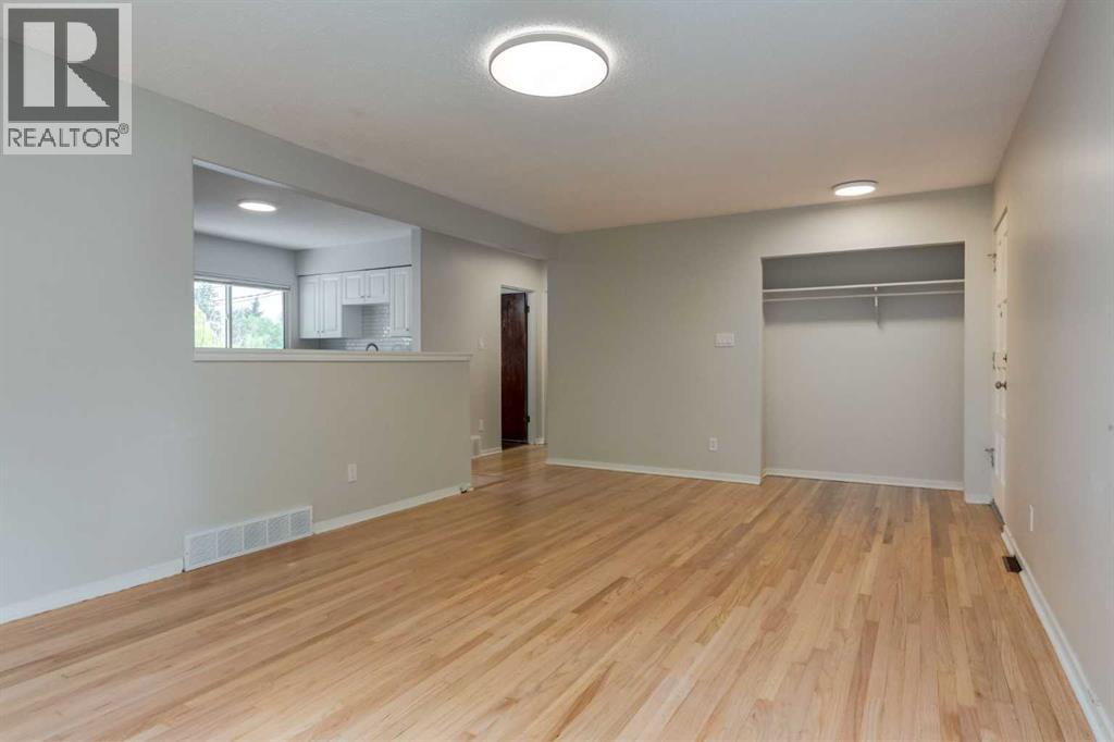 8 Hazelwood Crescent SW - 7
