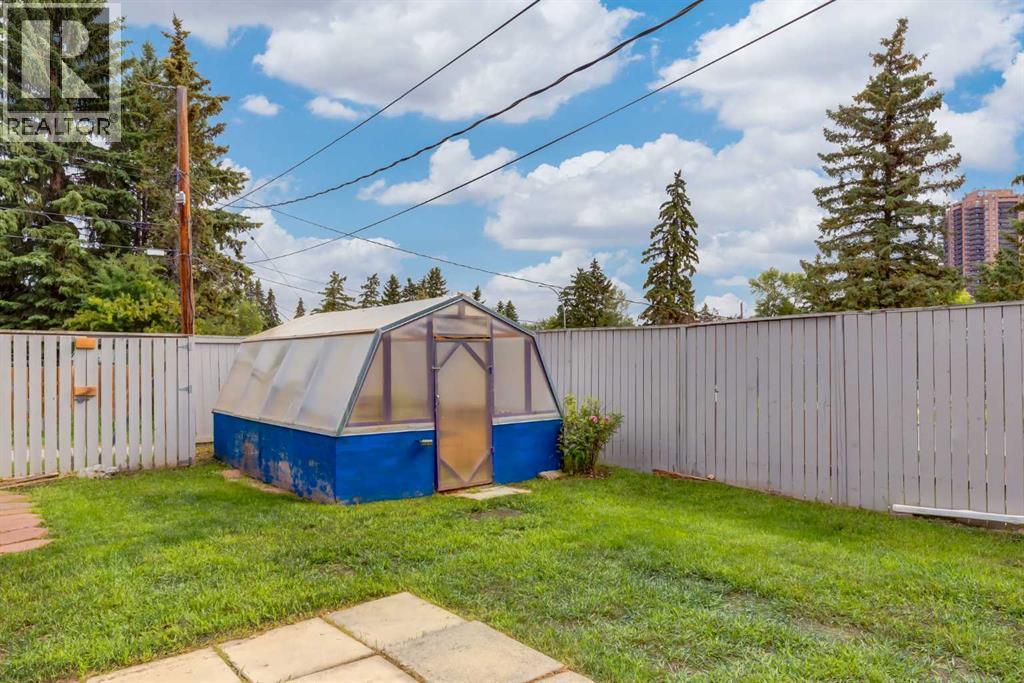 8 Hazelwood Crescent SW - 30