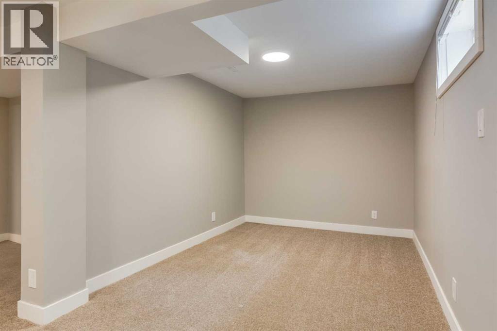 8 Hazelwood Crescent SW - 21