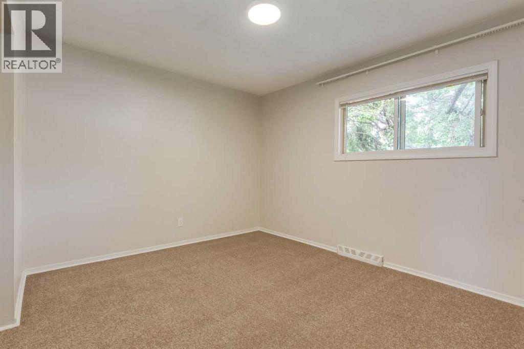 8 Hazelwood Crescent SW - 12