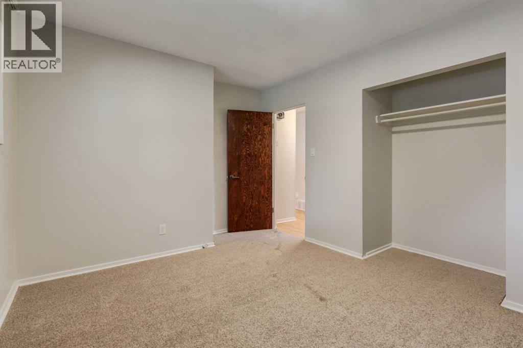 8 Hazelwood Crescent SW - 13