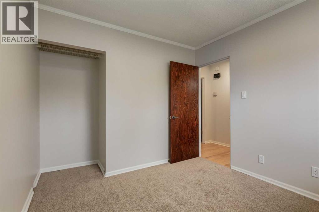 8 Hazelwood Crescent SW - 16