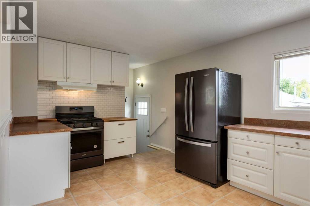 8 Hazelwood Crescent SW - 8