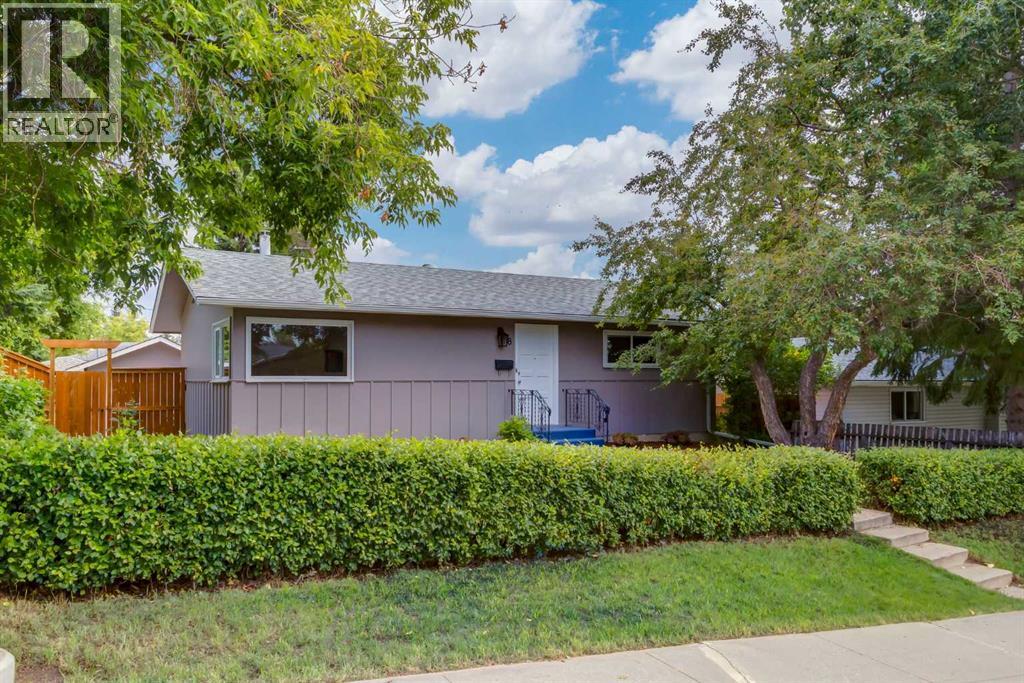 8 Hazelwood Crescent SW - 1