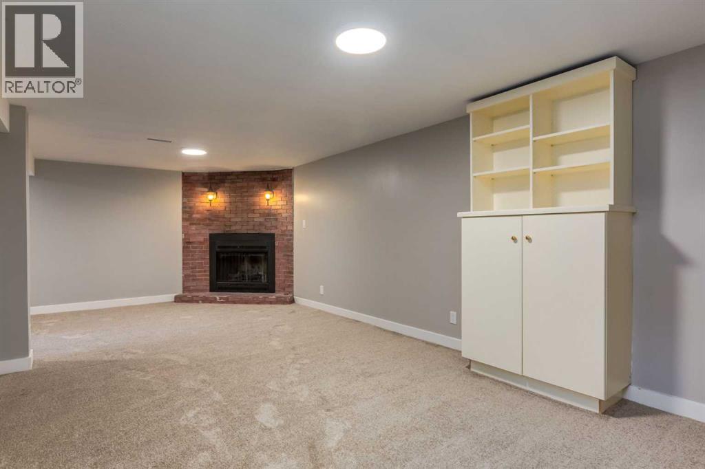 8 Hazelwood Crescent SW - 19