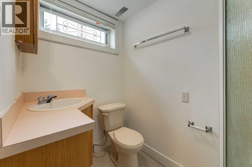 8 Hazelwood Crescent SW - 23