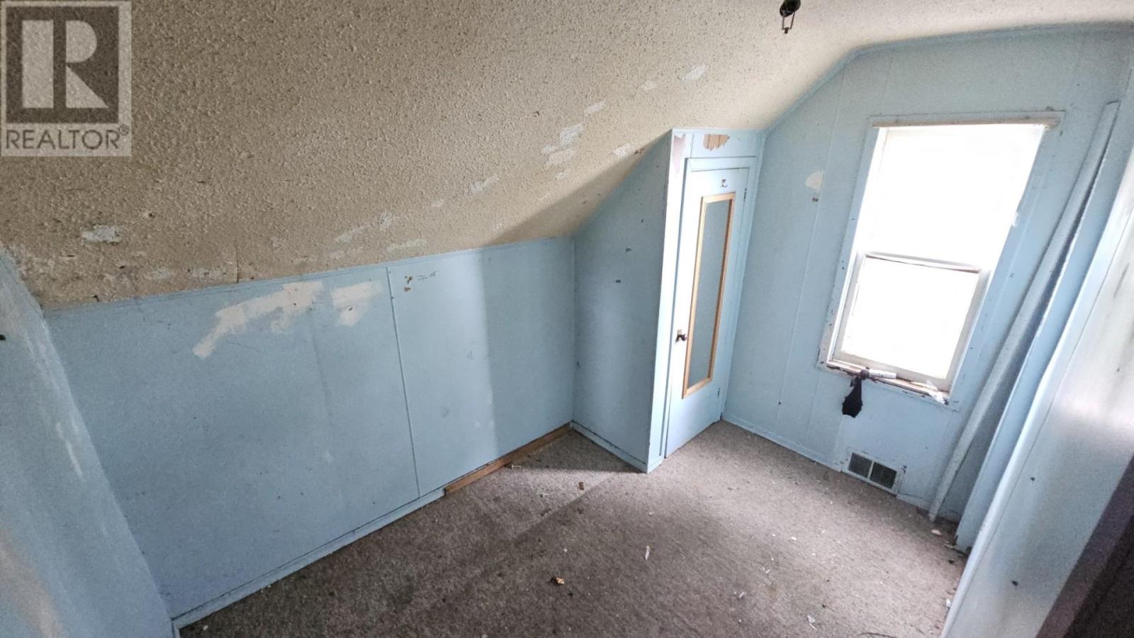 161 Amelia ST E - Image 12