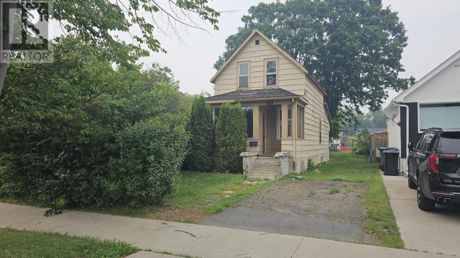 161 Amelia ST E - Image 17