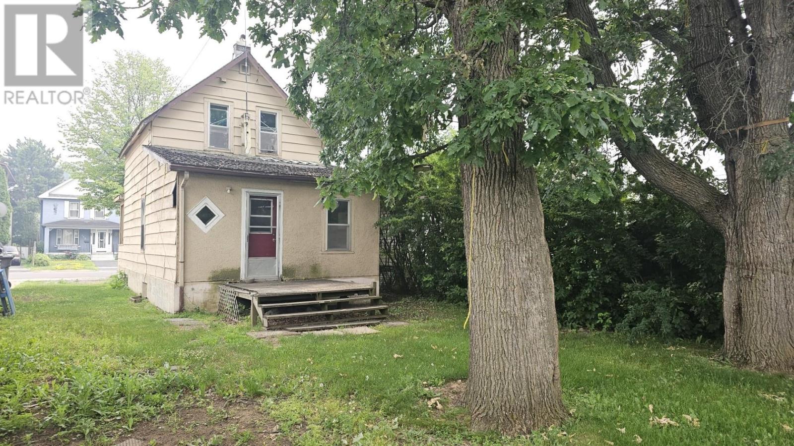 161 Amelia ST E - 2