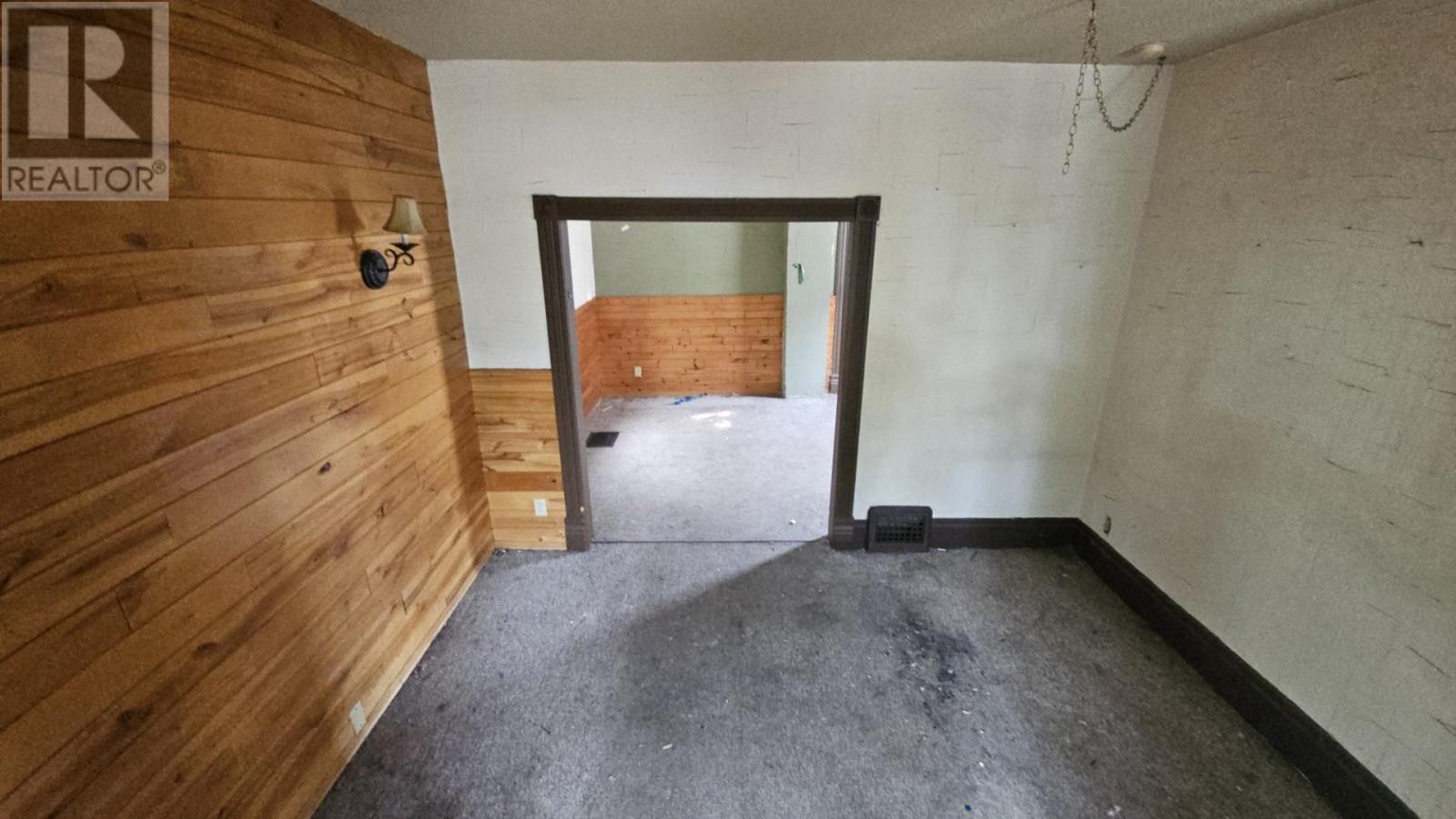 161 Amelia ST E - Image 3