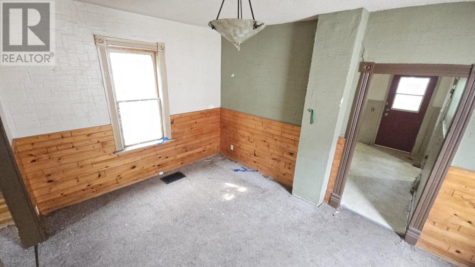 161 Amelia ST E - Image 4