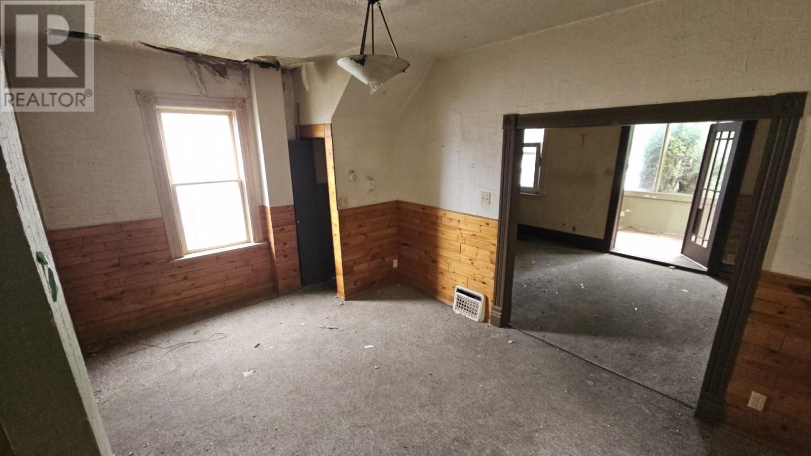 161 Amelia ST E - Image 5