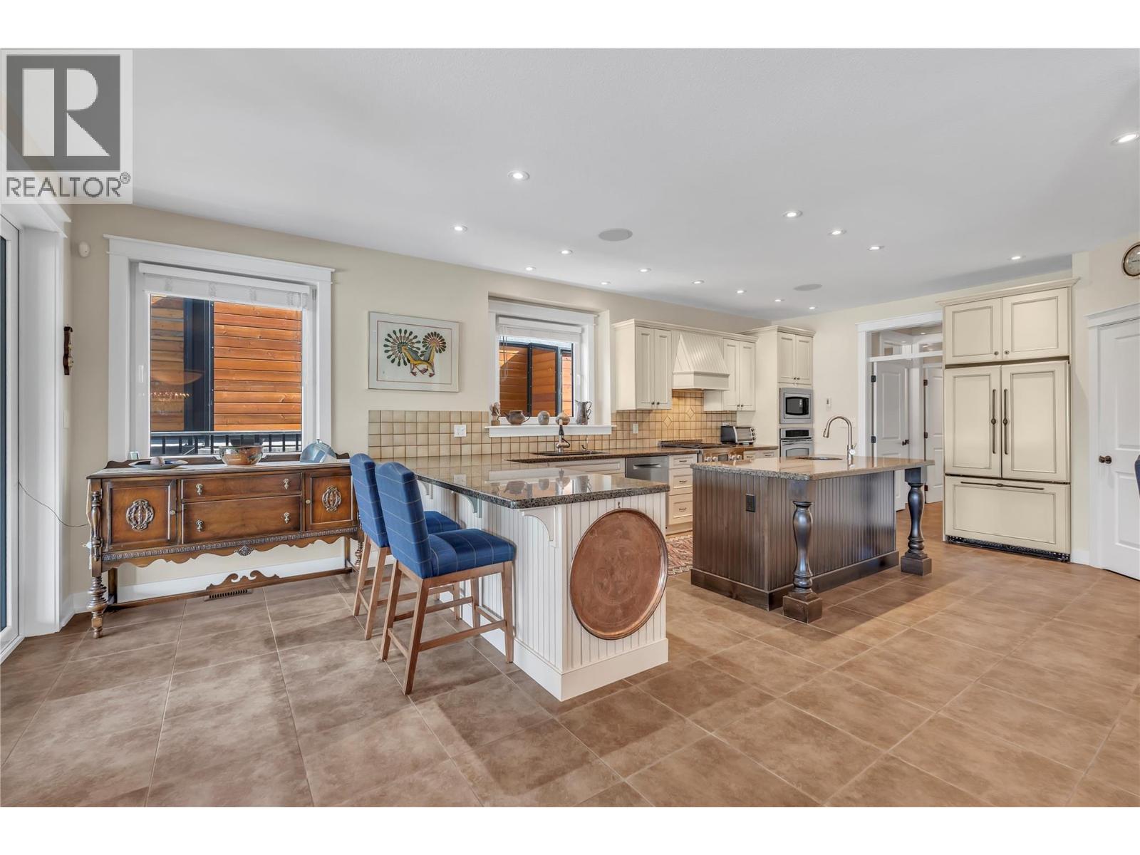 #4 112 Penrose Court - 4