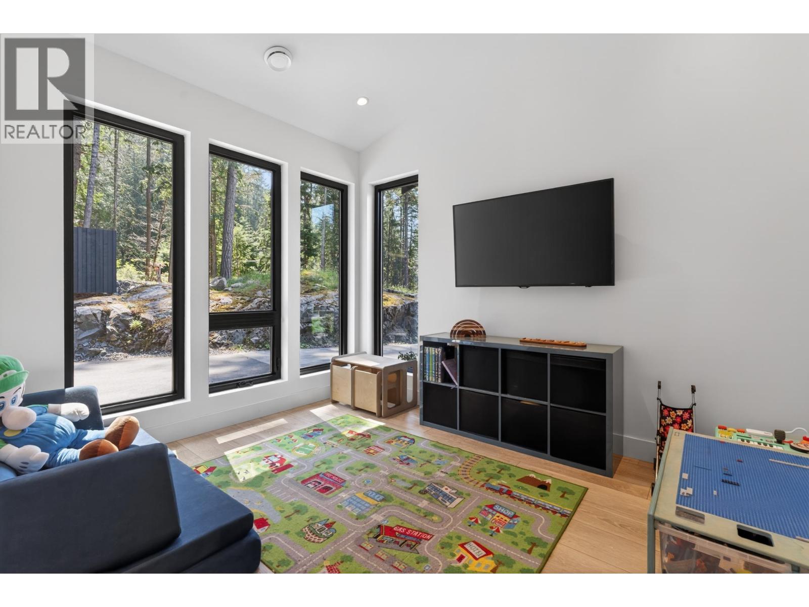 1604 JOAN AUDREY LANE, Bowen Island