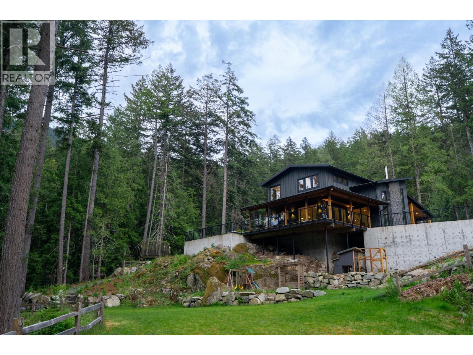 1604 JOAN AUDREY LANE, Bowen Island