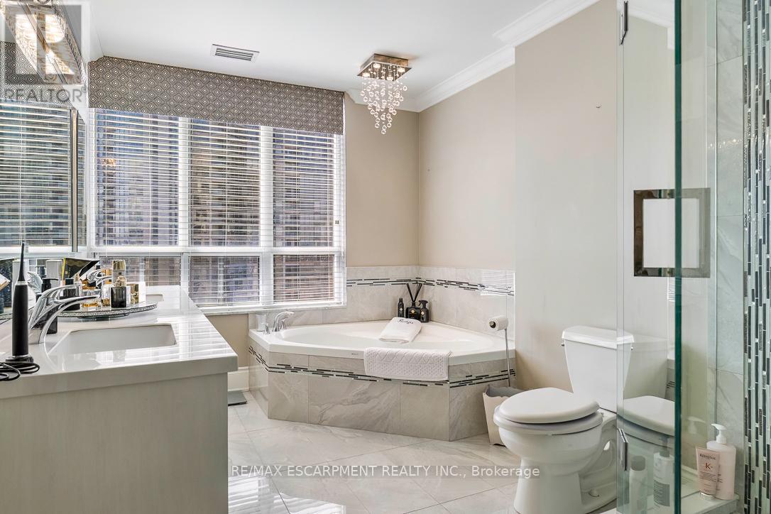 #2706 35 KINGSBRIDGE GARDEN CIRCLE - 31