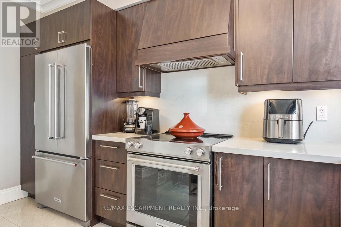 #2706 35 KINGSBRIDGE GARDEN CIRCLE - 25