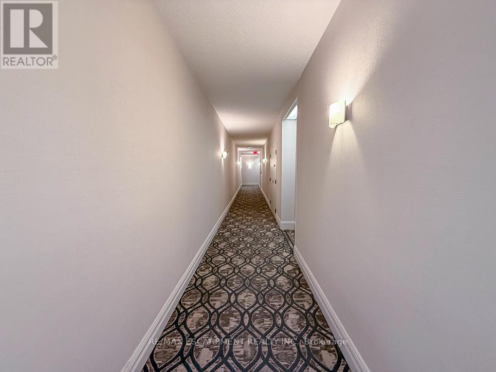 #2706 35 KINGSBRIDGE GARDEN CIRCLE - 4