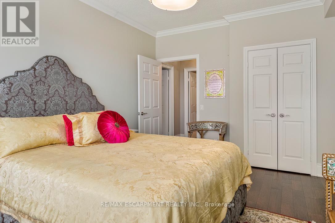 #2706 35 KINGSBRIDGE GARDEN CIRCLE - 37