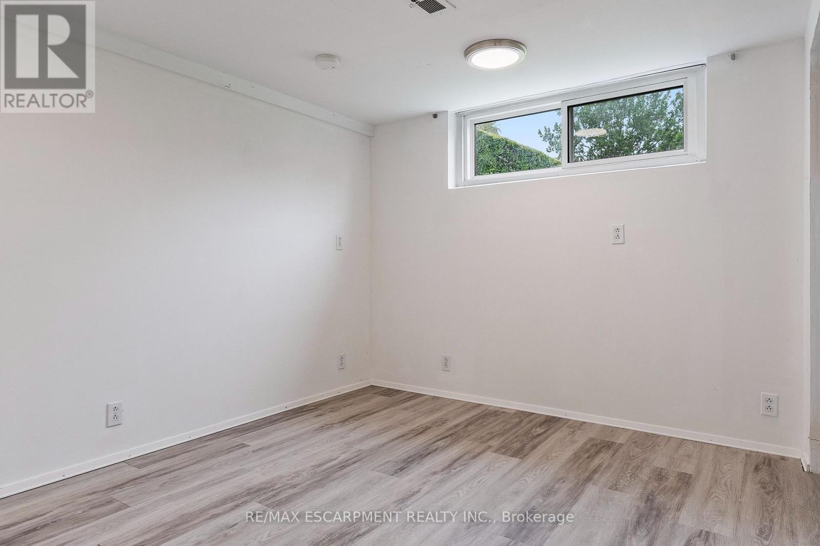1272 KELLY ROAD - 34