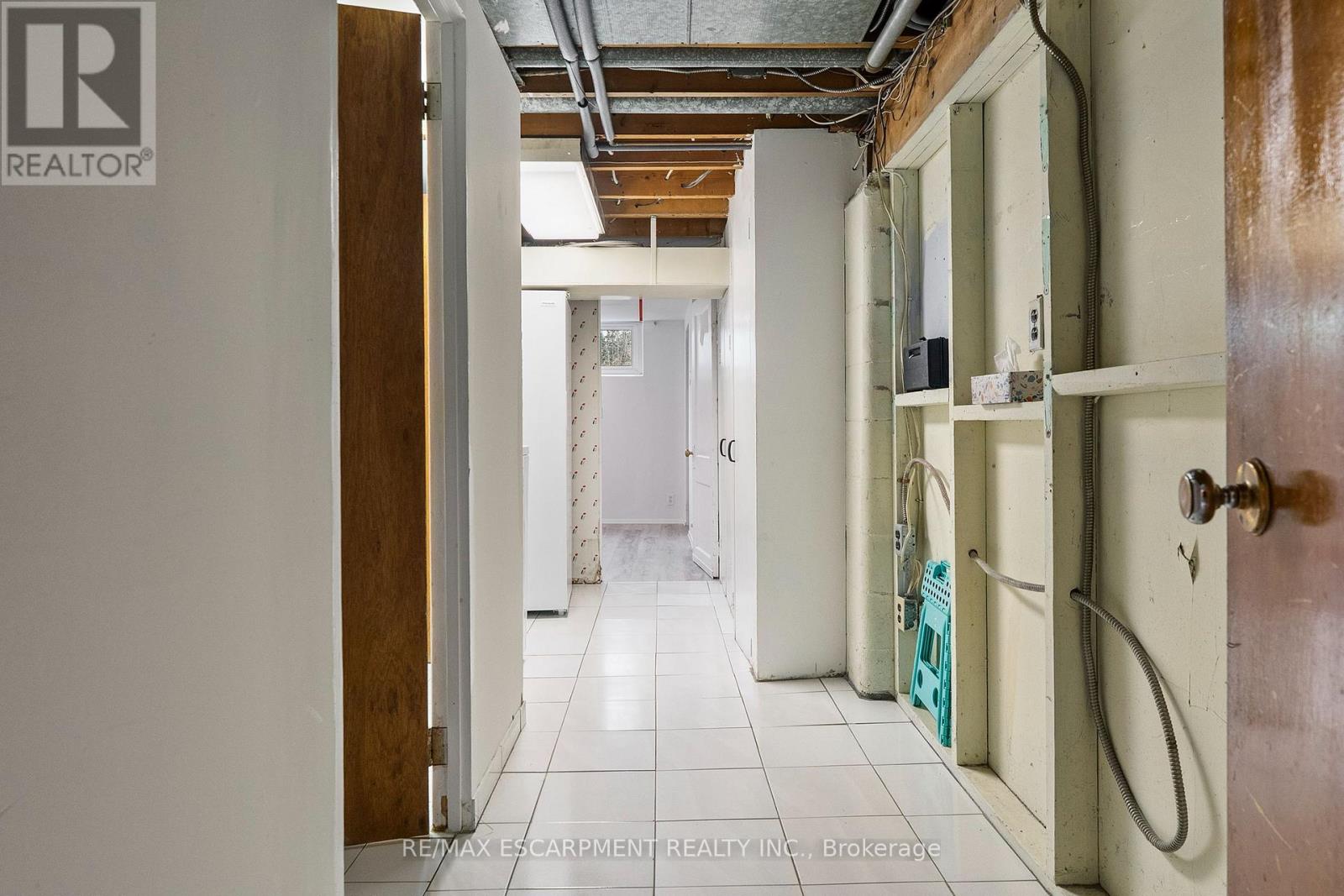 1272 KELLY ROAD - 33