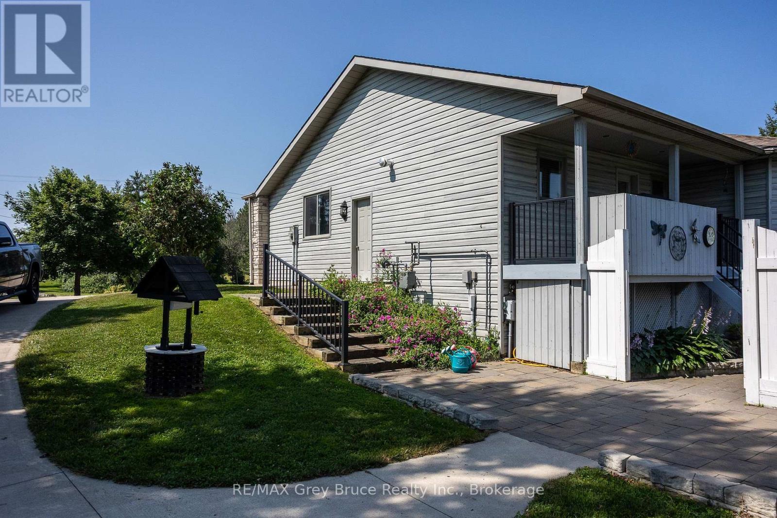 913 27TH STREET W - 31