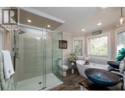 Foyer - 913 27th Street W, Georgian Bluffs, ON N4K5N4 Photo 19