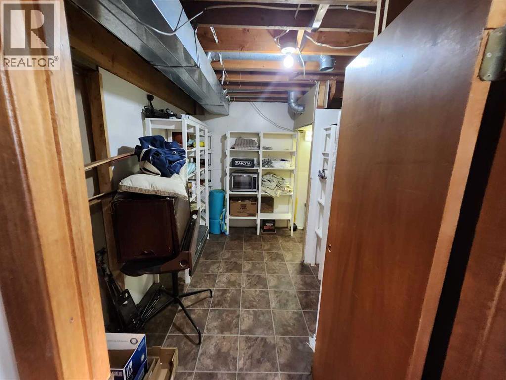 31 Hollinger Drive - 32