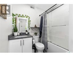 Bedroom - 424 9th Avenue W, Moose Jaw, SK S6H4H5 Photo 10
