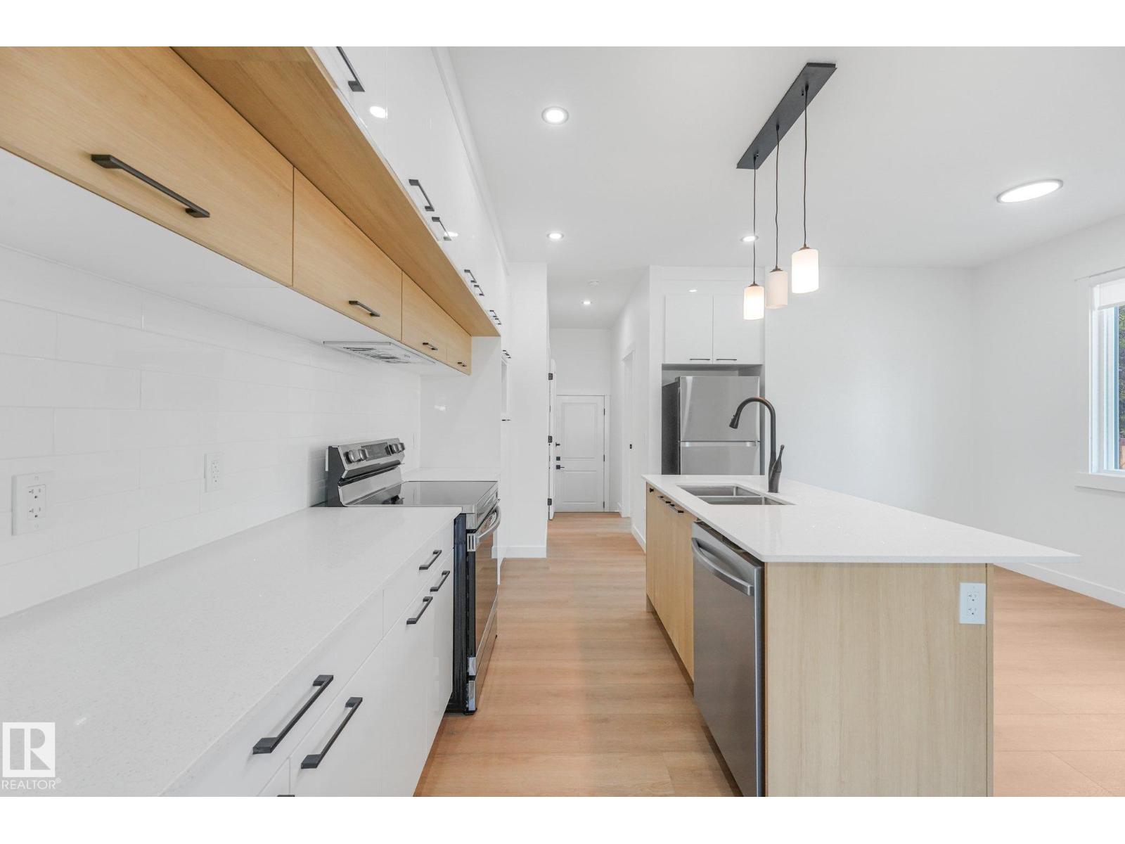 11307 46 AV NW - 17