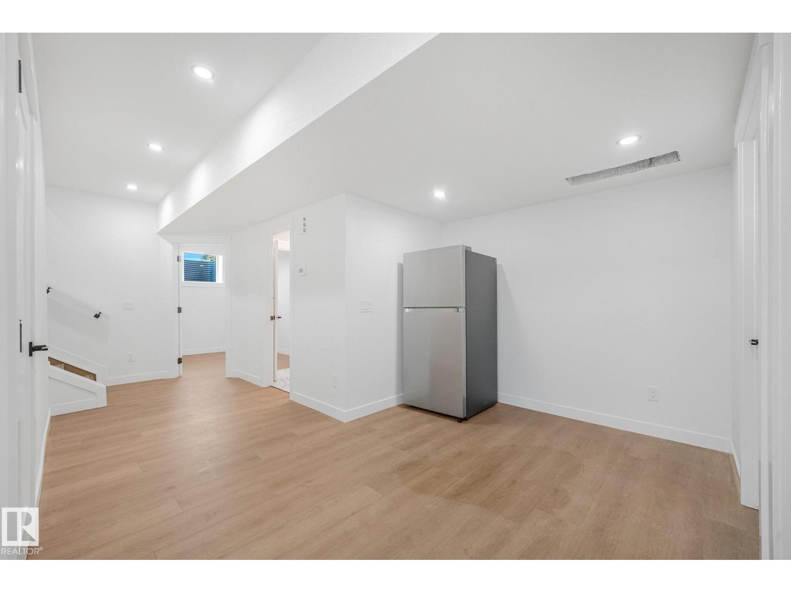 11307 46 AV NW - 41