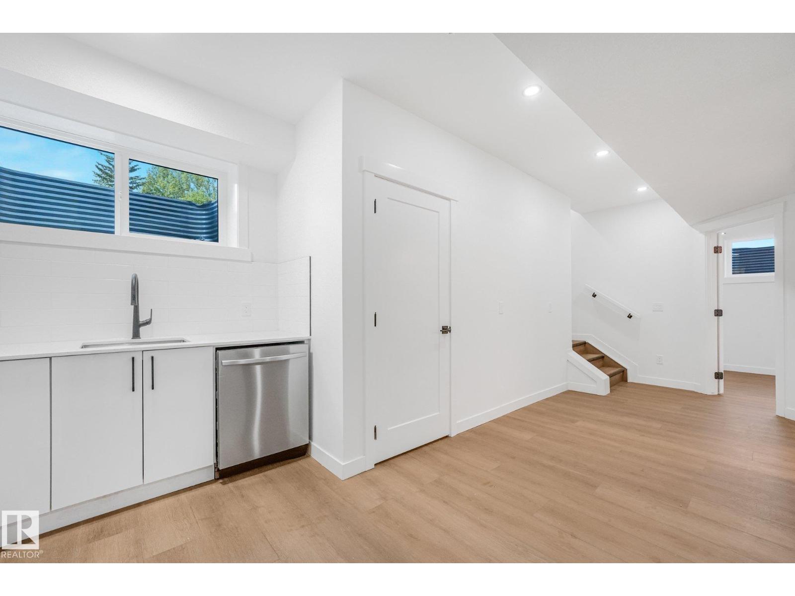 11307 46 AV NW - 44