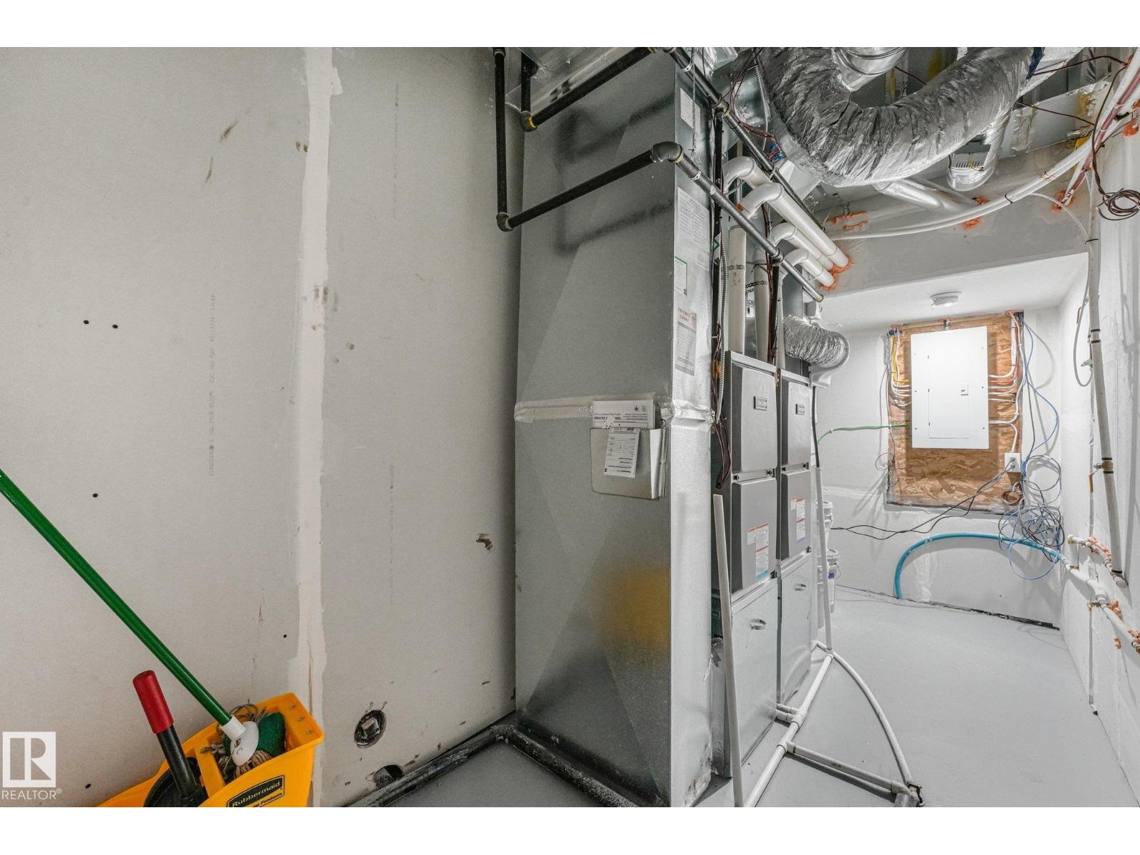 11307 46 AV NW - 46