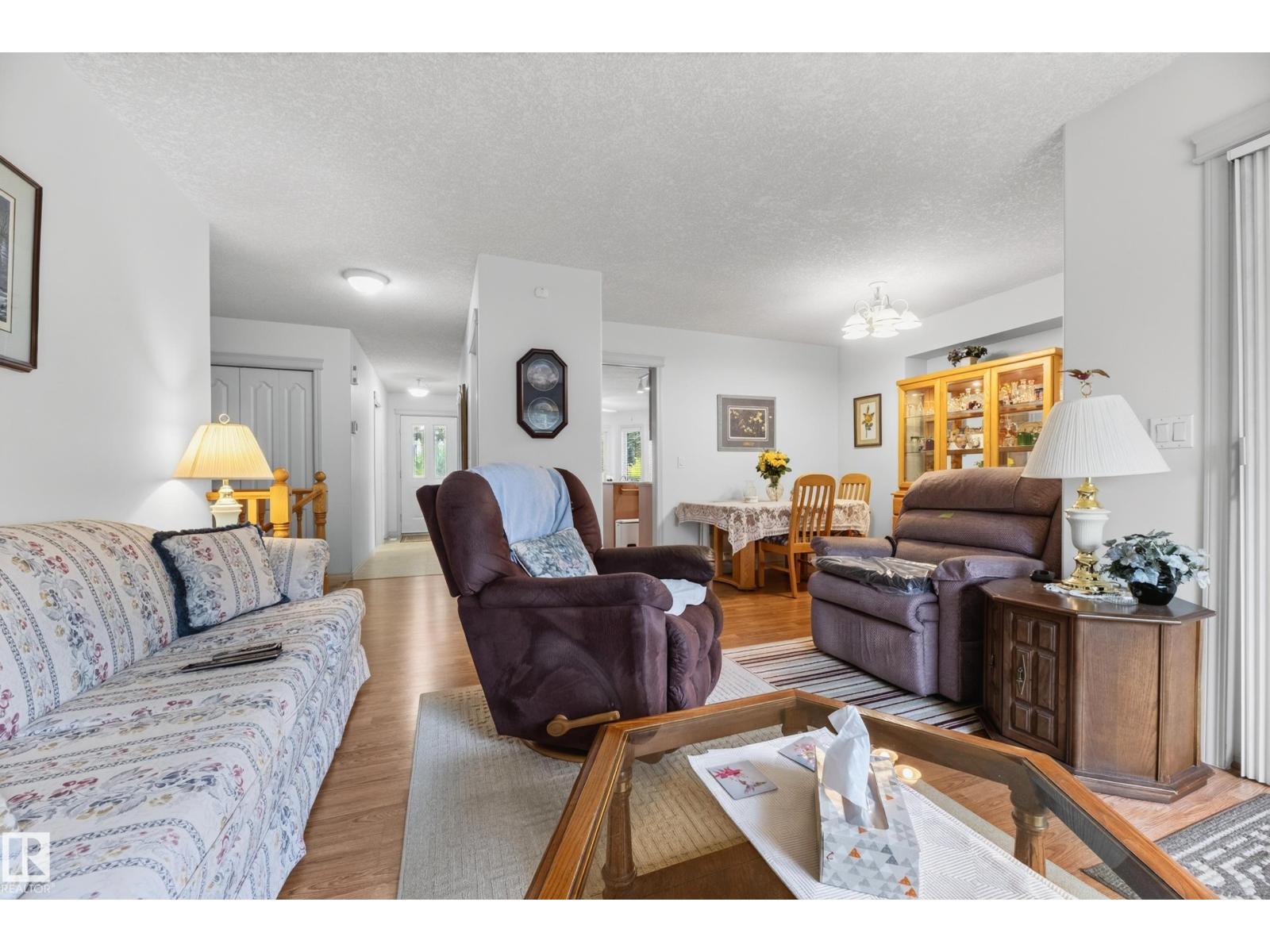 8011 164 AV NW - 18