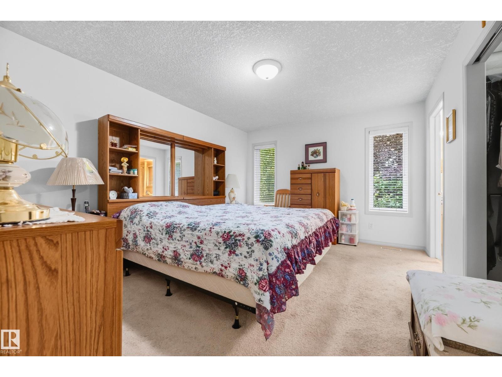 8011 164 AV NW - 29