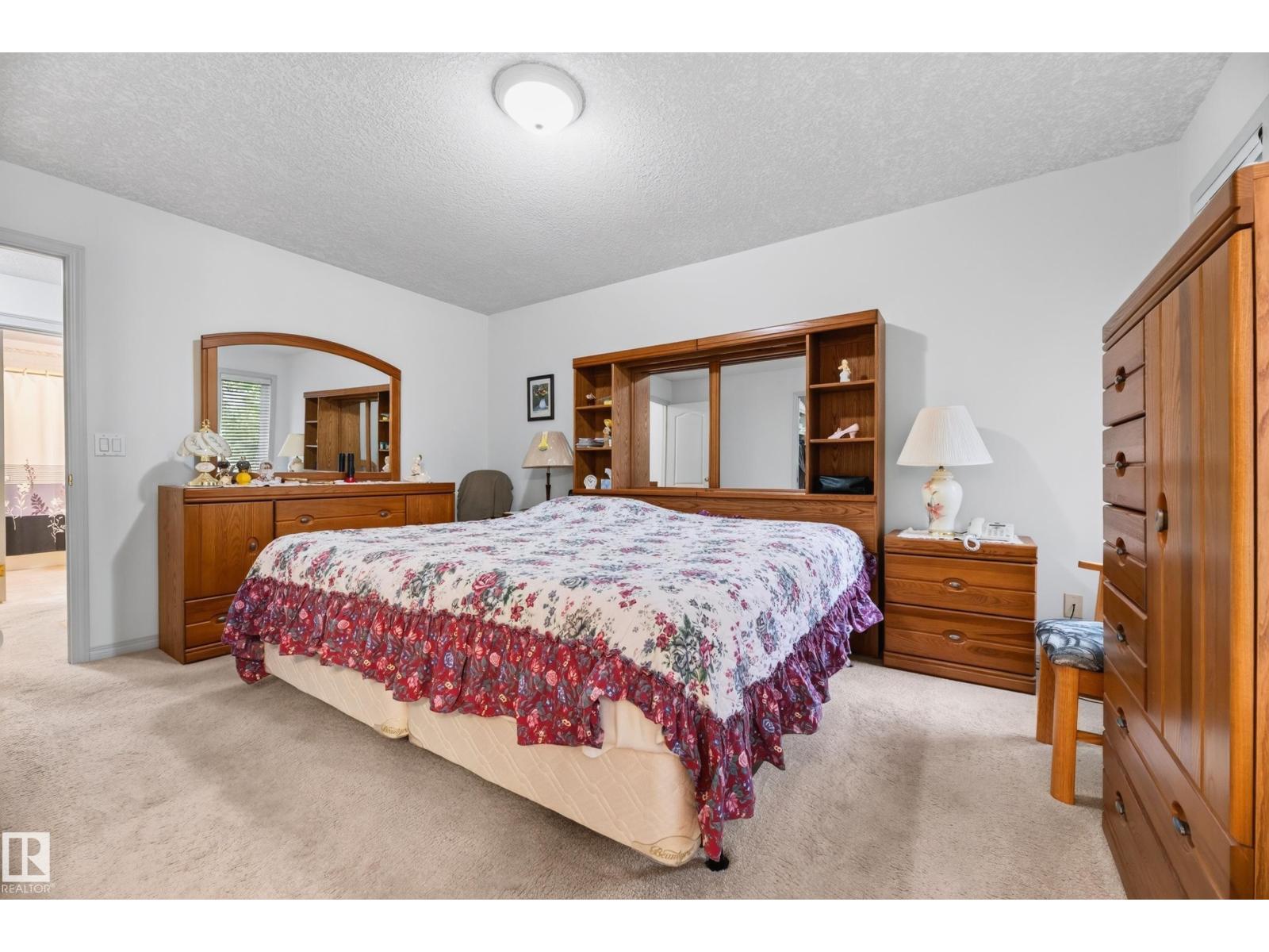 8011 164 AV NW - 30