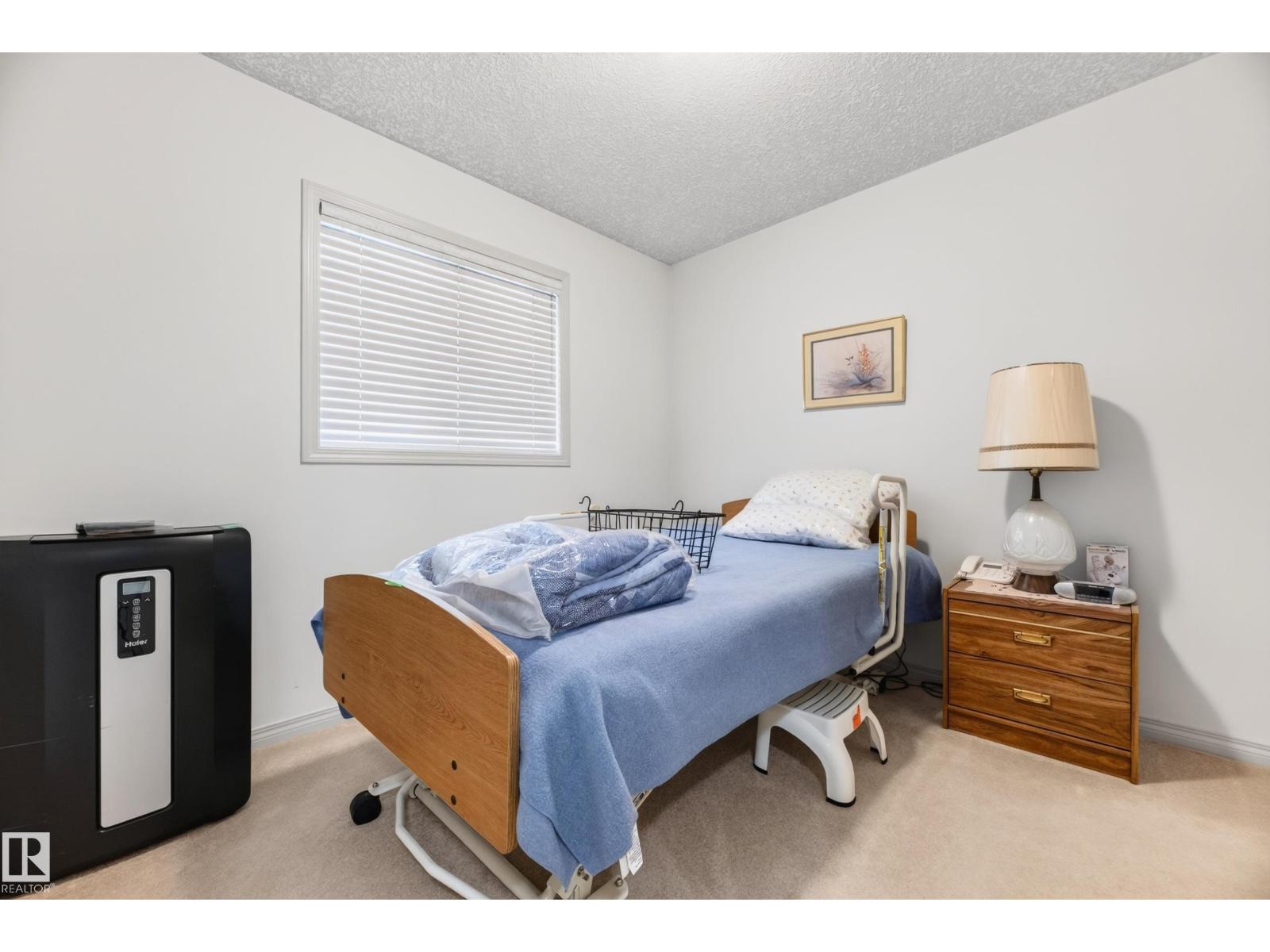 8011 164 AV NW - 36