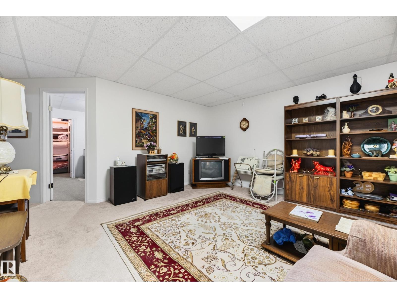 8011 164 AV NW - 38