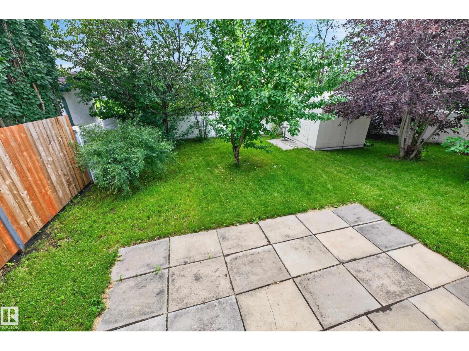8011 164 AV NW - 9