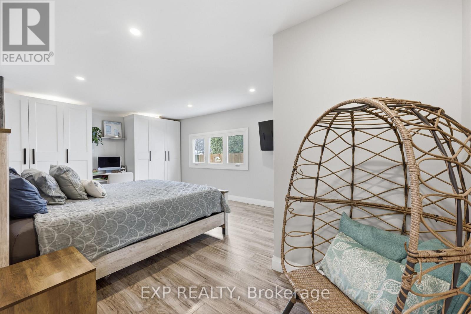 22 CECIL STREET - 16